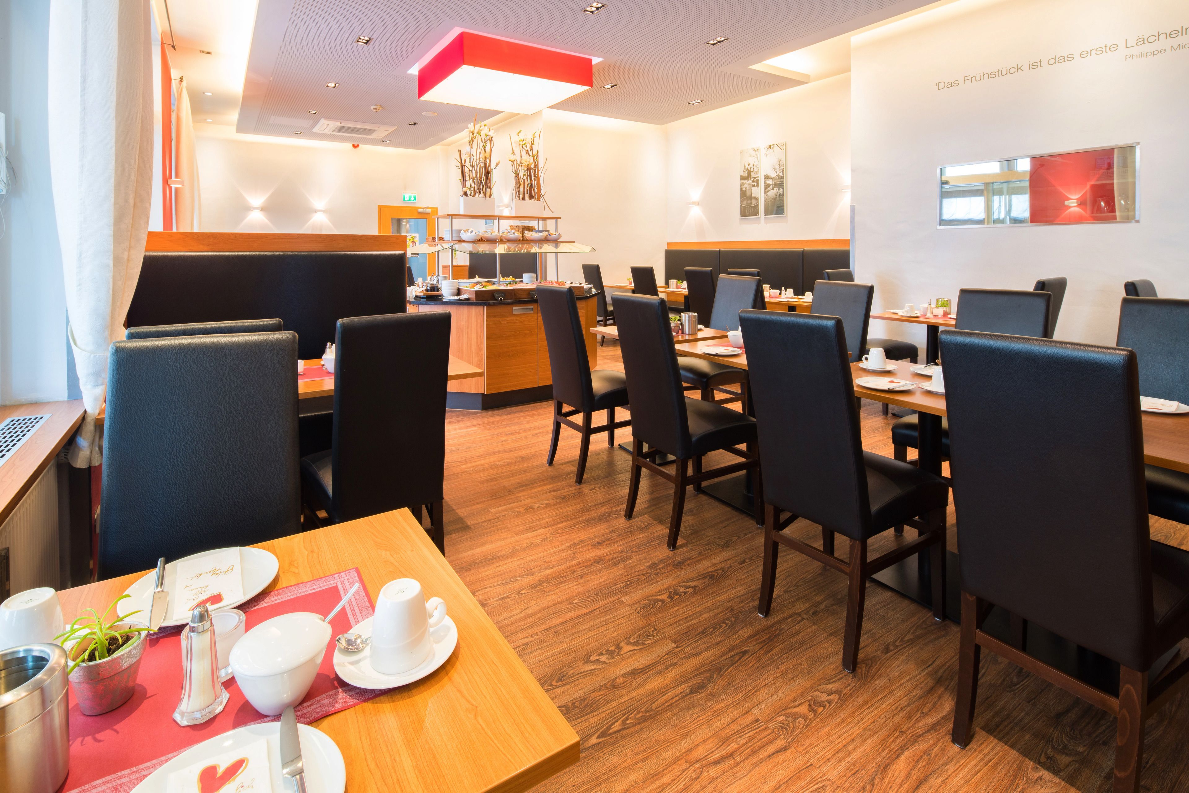 Frokostbuffé hver dag (EUR 18.50 per person)