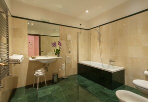 Chambre Quadruple | Salle de bain