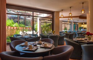 Petit déjeuner buffet servi en supplément