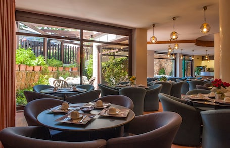 Desayuno (EUR 5 por persona)