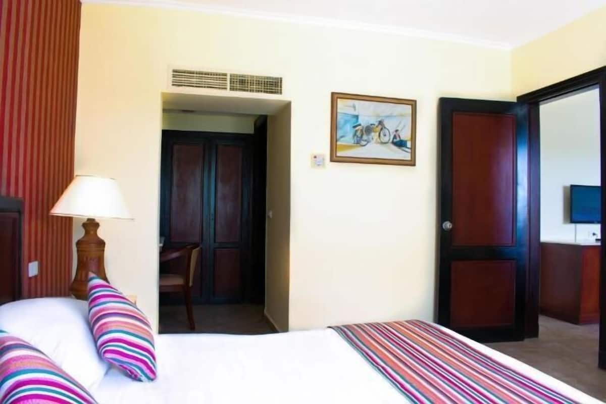 Minibar, in-room safe, desk, blackout drapes