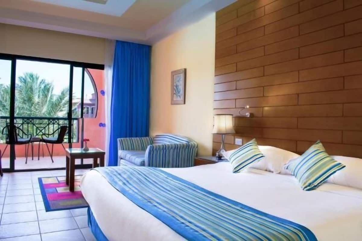 Minibar, in-room safe, desk, blackout drapes