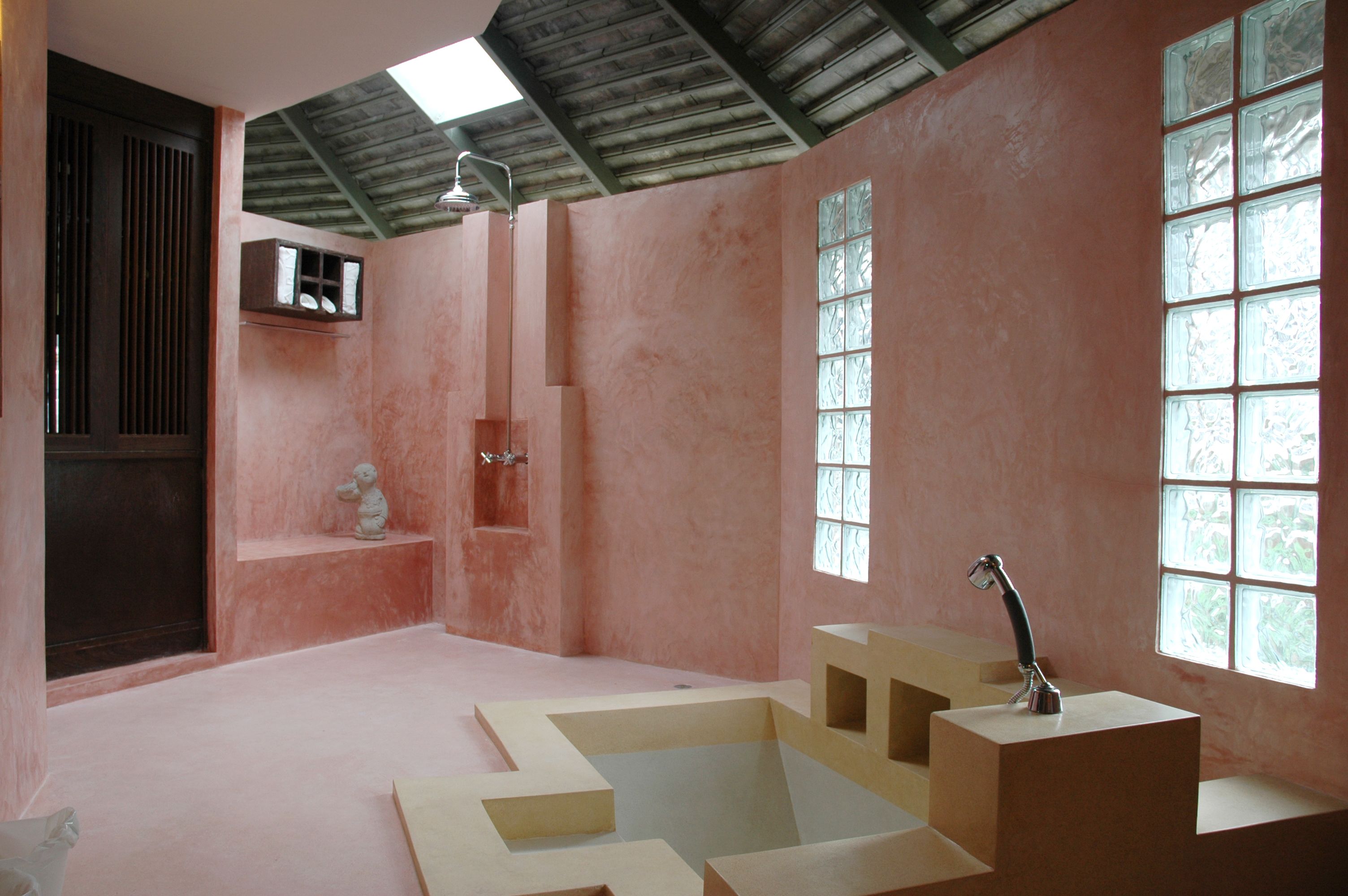 Jetted bathtub