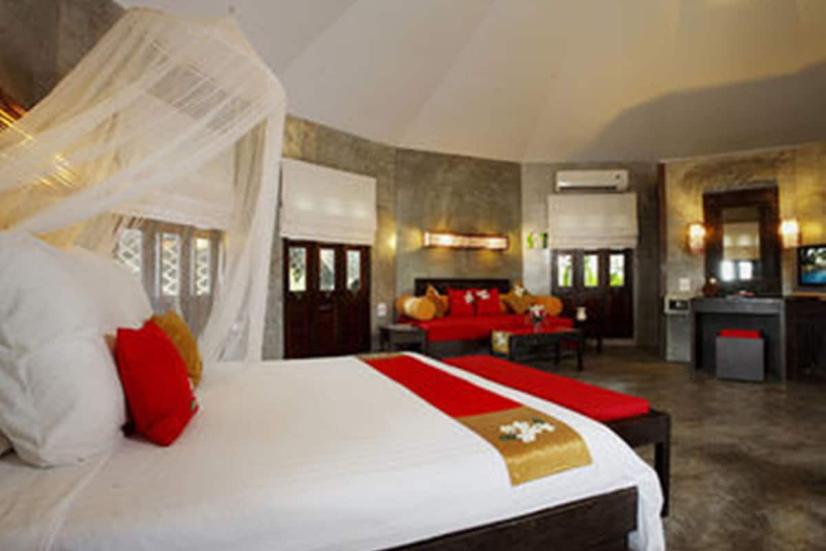 Minibar dan tempat tidur lipat/tambahan