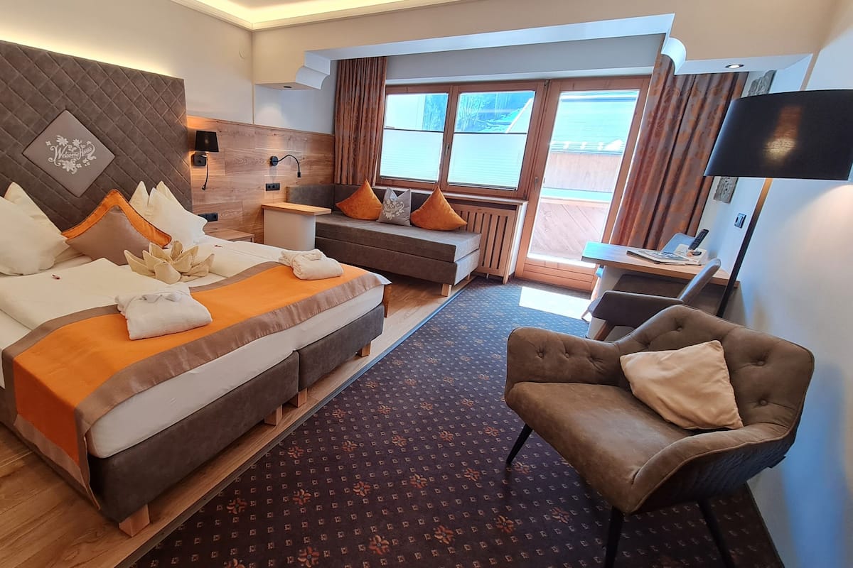 Quarto casal conforto, sacada | Roupas de cama antialérgicas, cofres nos quartos, Wi-Fi de cortesia