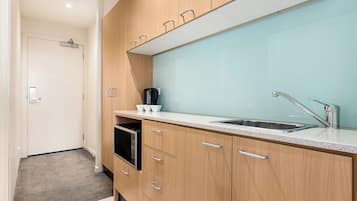 Studio Apartment | Private kitchen | Microwave, stovetop, coffee/tea maker, electric kettle