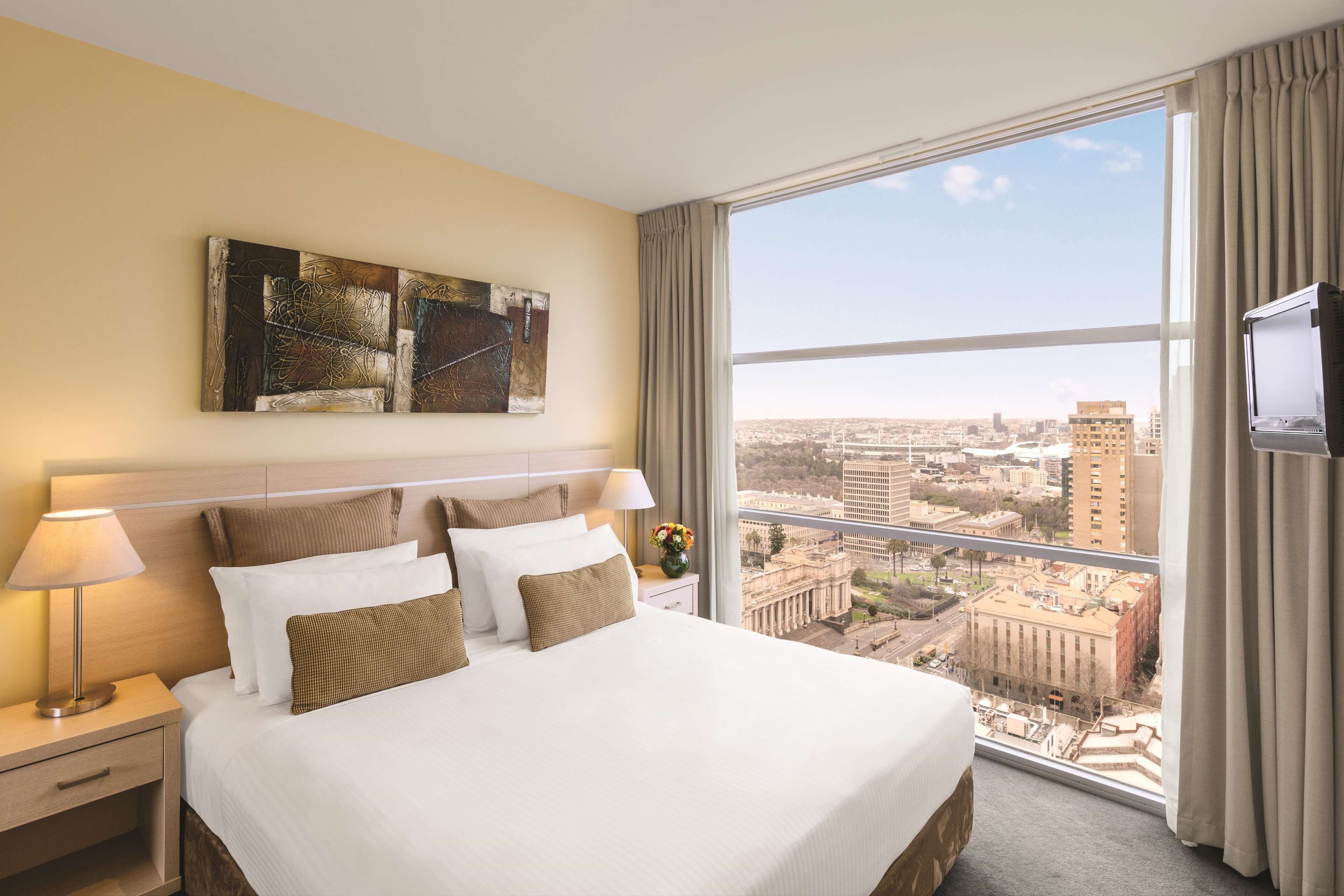 Laptop workspace, iron/ironing board, free WiFi, bed sheets