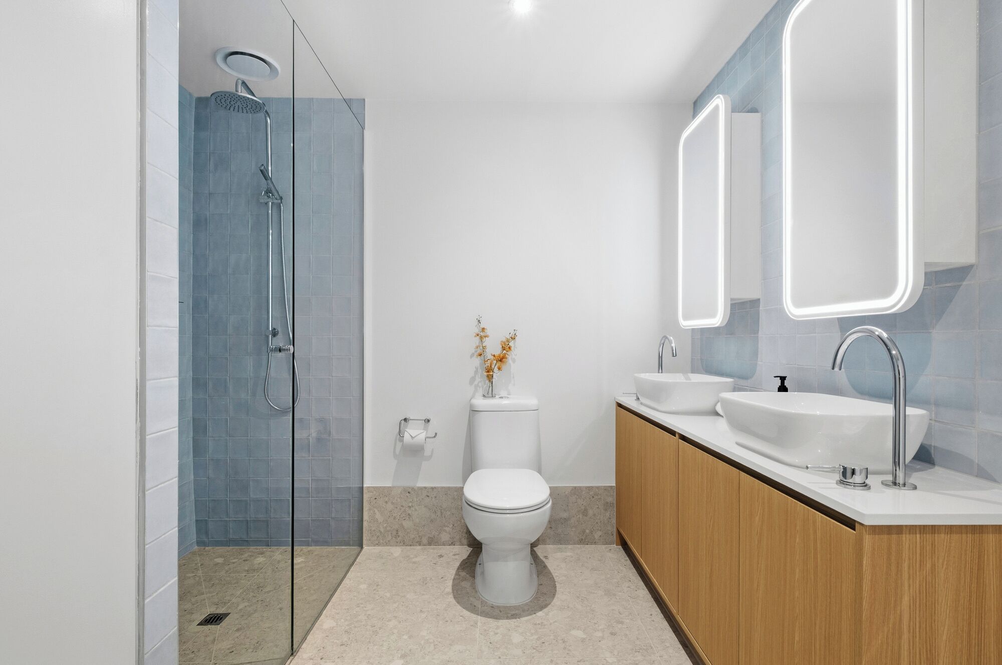 Two Bedroom Two Bathroom Superior Apartment | Bathroom | Combined shower/bathtub, free toiletries, hair dryer, towels