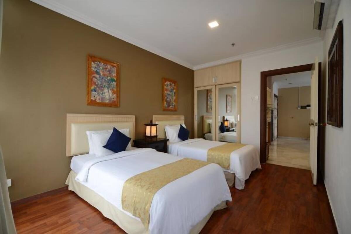 In-room safe, iron/ironing board, WiFi (free)