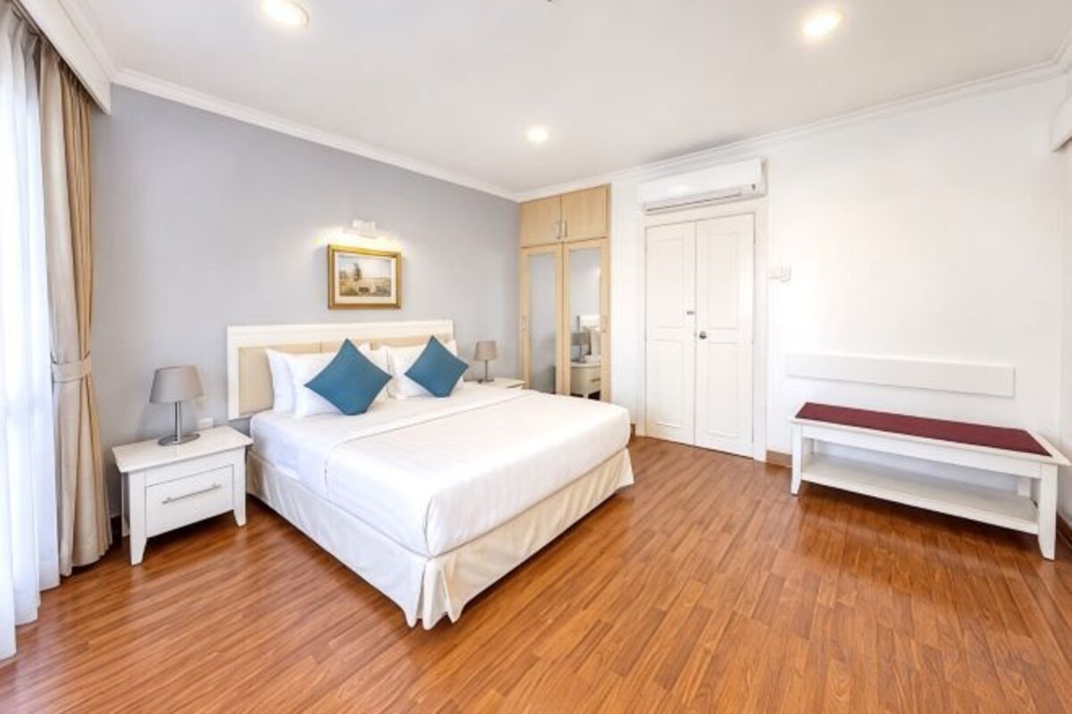 In-room safe, iron/ironing board, WiFi (free)