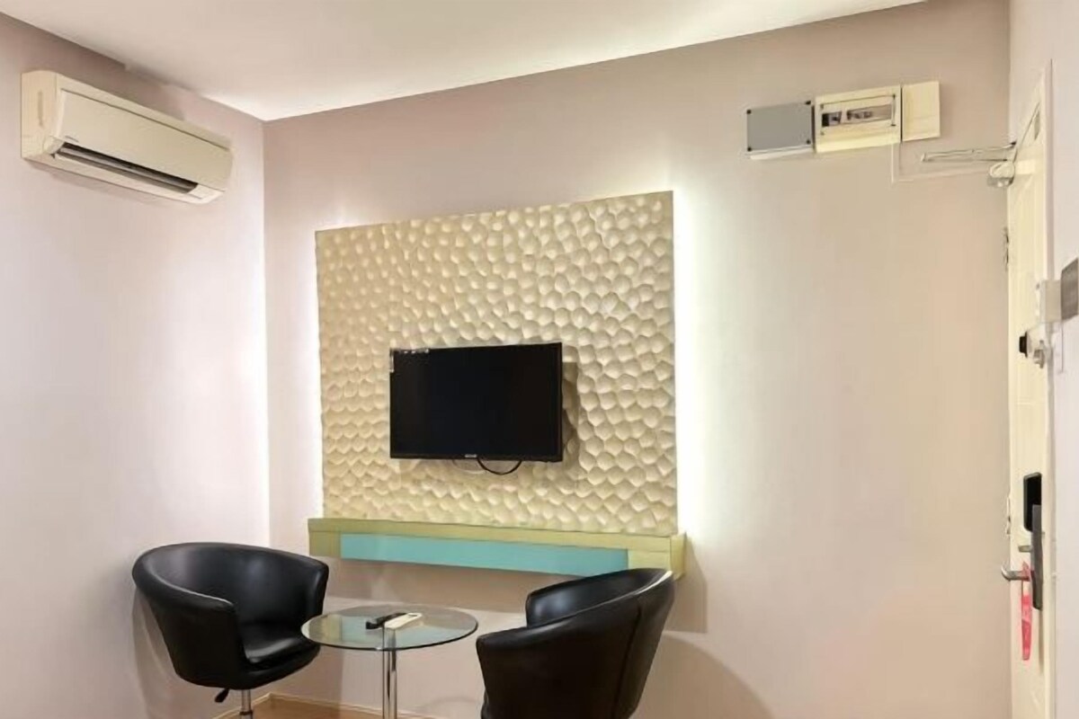 In-room safe, iron/ironing board, WiFi (free)