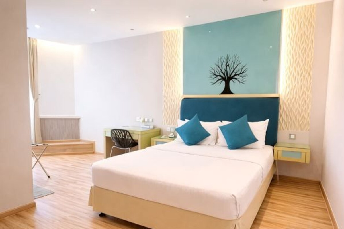 Deluxe Queen Room