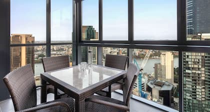 Oaks Brisbane on Charlotte Suites