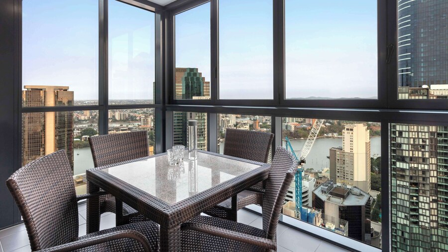 Oaks Brisbane on Charlotte Suites