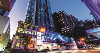 Oaks Brisbane on Charlotte Suites