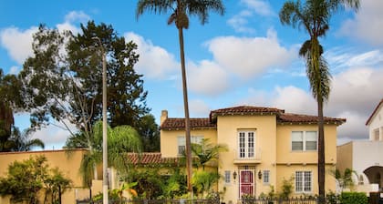 Cinema Suites Bed & Breakfast