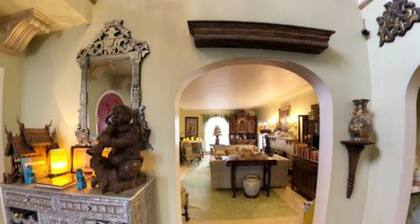 Cinema Suites Bed & Breakfast