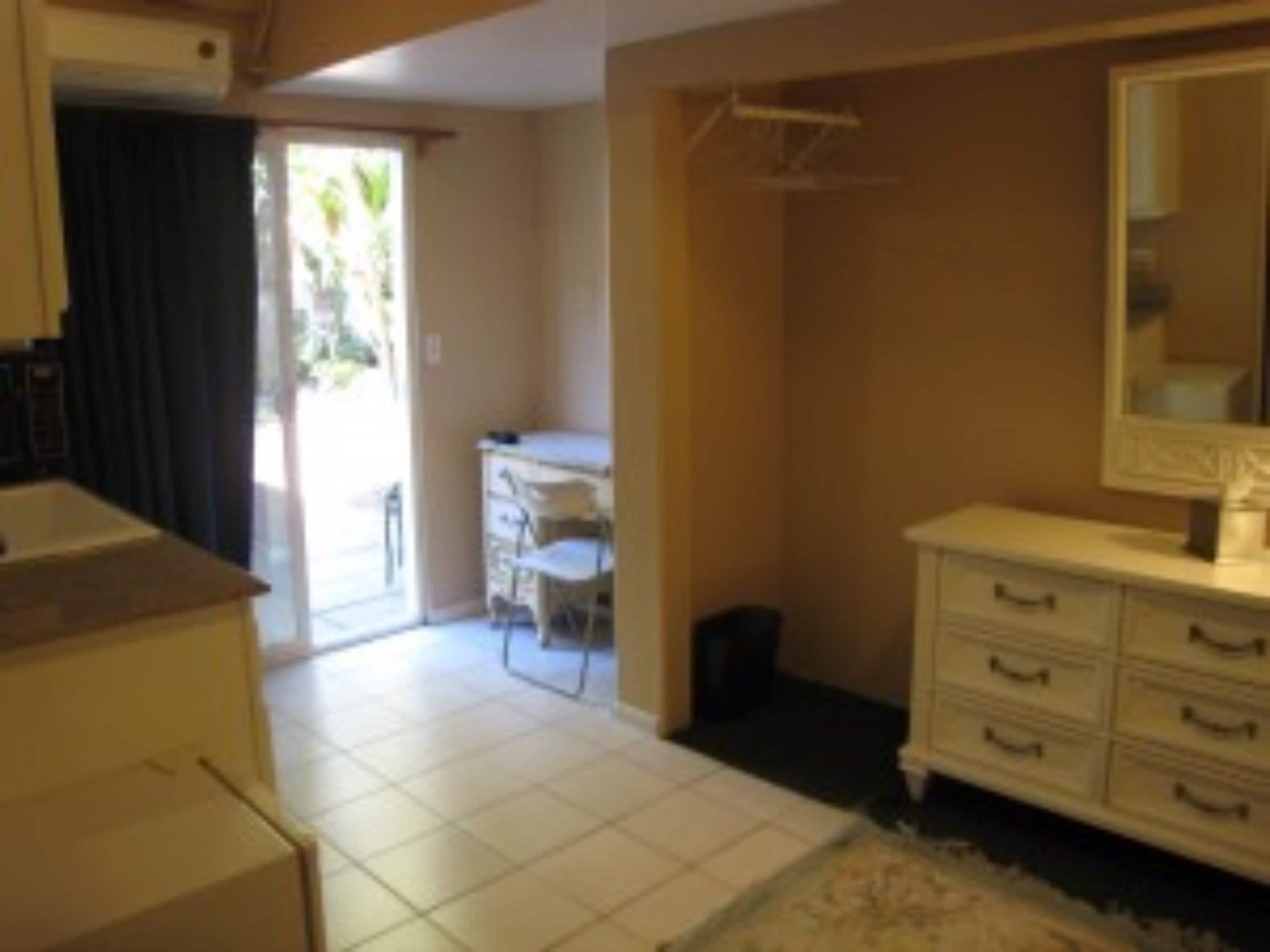 Cinema Suites Bed and Breakfast — photo 9