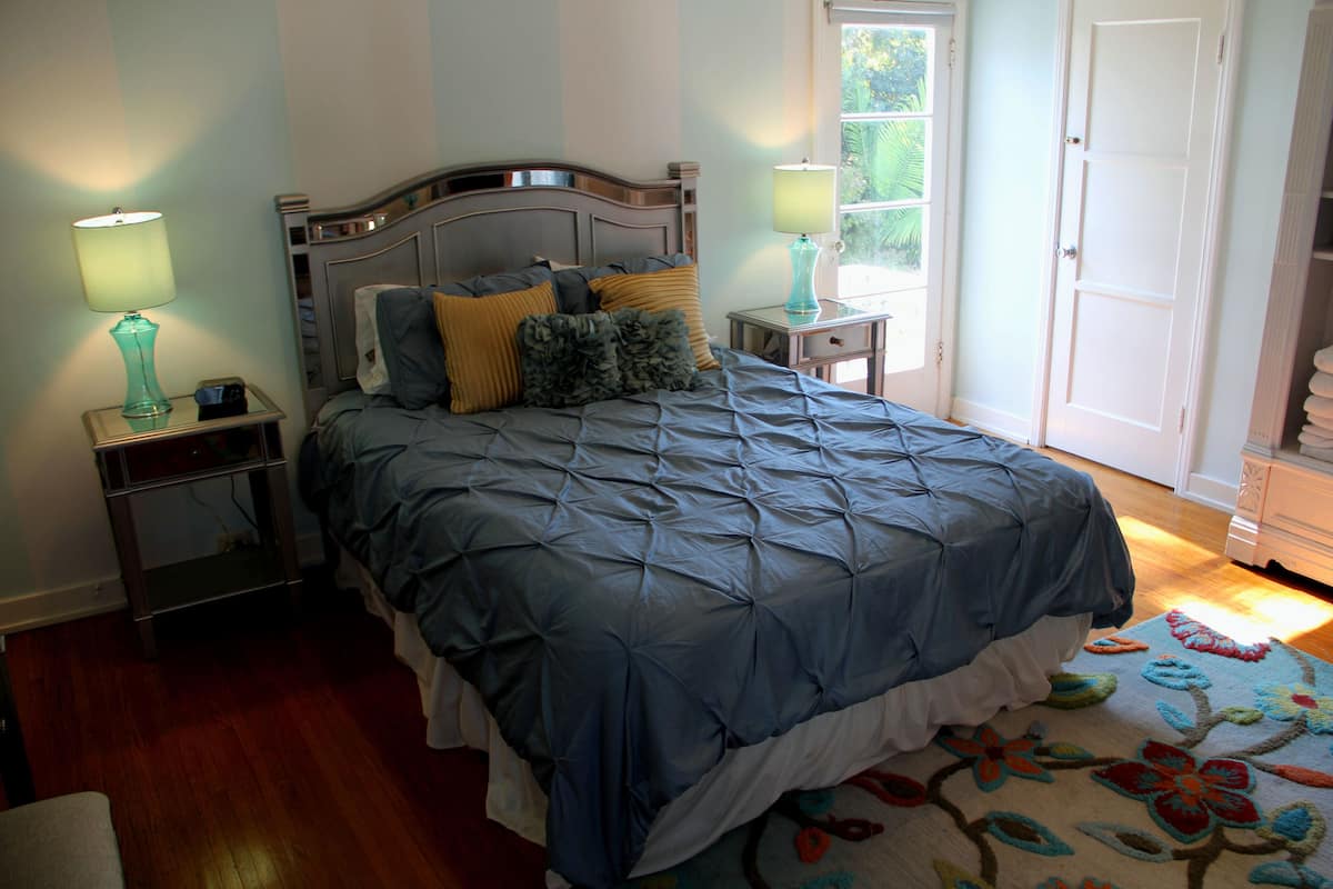 Colchones con pillow-top, decoración personalizada y muebles diferentes