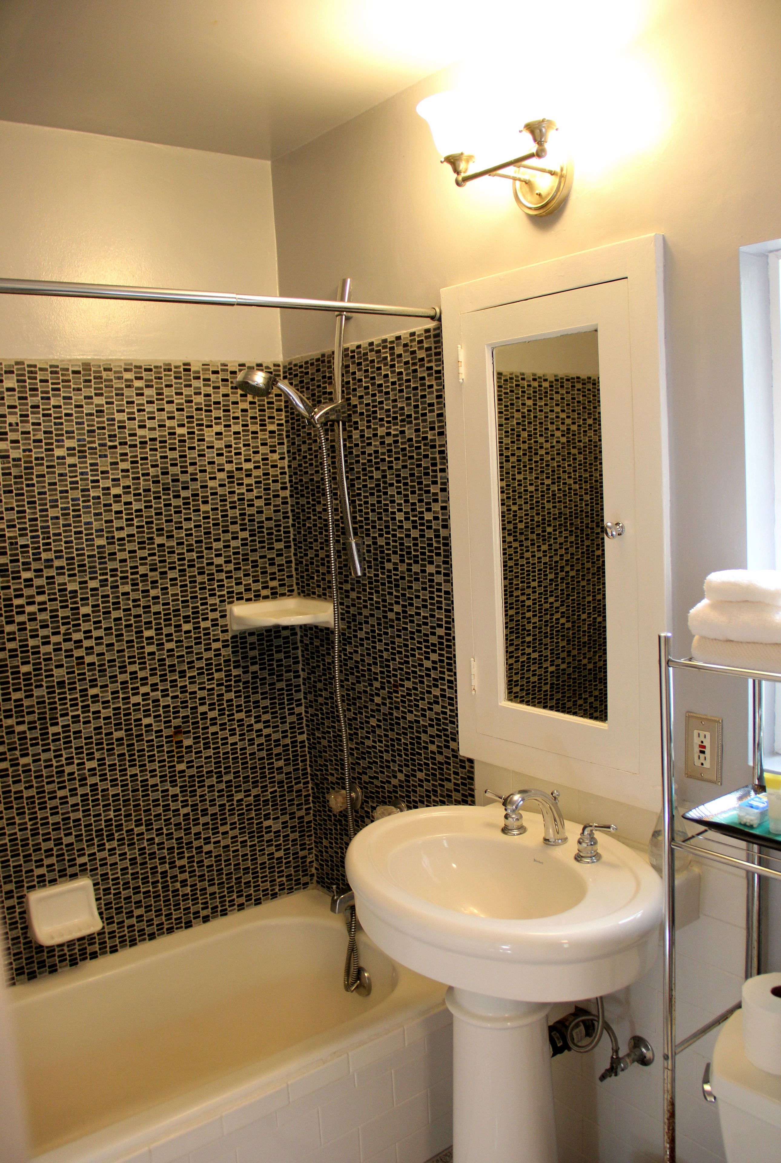 Cinema Suites Bed and Breakfast — photo 11