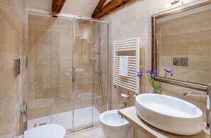 Free toiletries, hair dryer, bathrobes, slippers - Maison Venezia | UNA Esperienze (Venice)