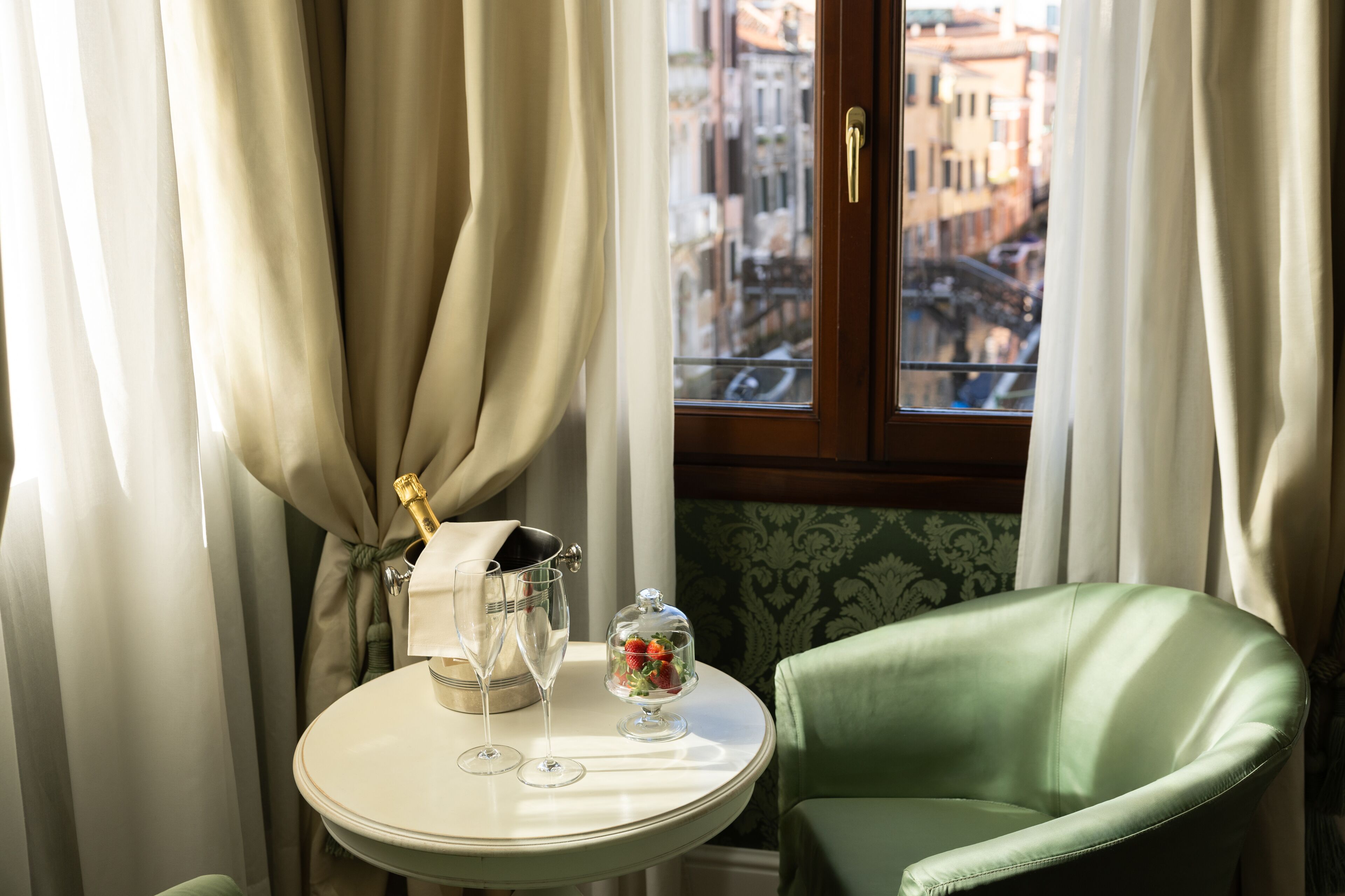 premium room (canal view) | premium bedding, minibar, in-room safe, individually furnished