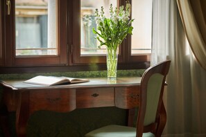 Premium bedding, minibar, in-room safe, individually furnished - Maison Venezia | UNA Esperienze (Venice)
