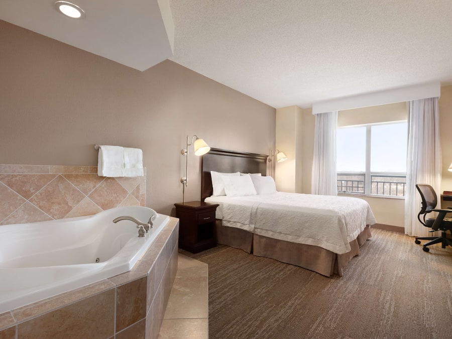 Cortinas blackout, tabla de planchar con plancha y cunas gratuitas