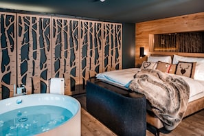 SPA Suite | Hypo-allergenic bedding, free minibar, in-room safe, desk - Schlosshotel Kitzbühel (Kitzbuhel)
