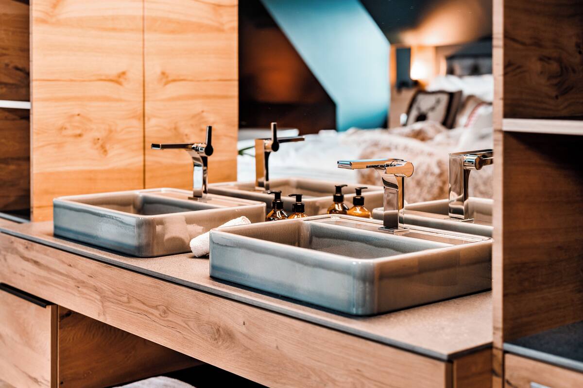 Adler Suite | 1 makuuhuone, tallelokero huoneessa, pimennysverhot, silitysrauta/-lauta