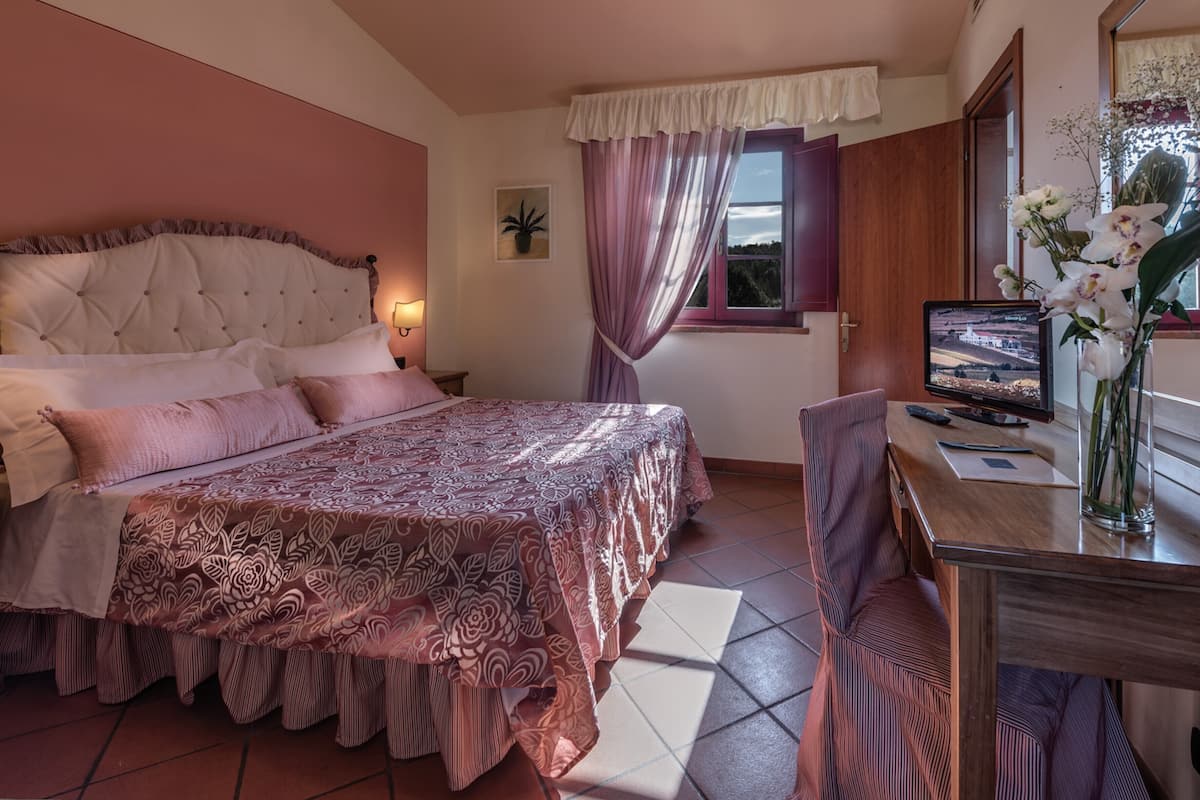 Hypo-allergenic bedding, down duvets, minibar, in-room safe