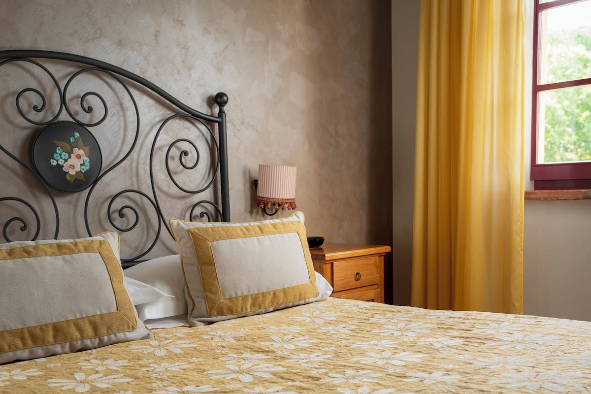 Habitación individual, para no fumadores | Ropa de cama hipoalergénica, edredón y minibar