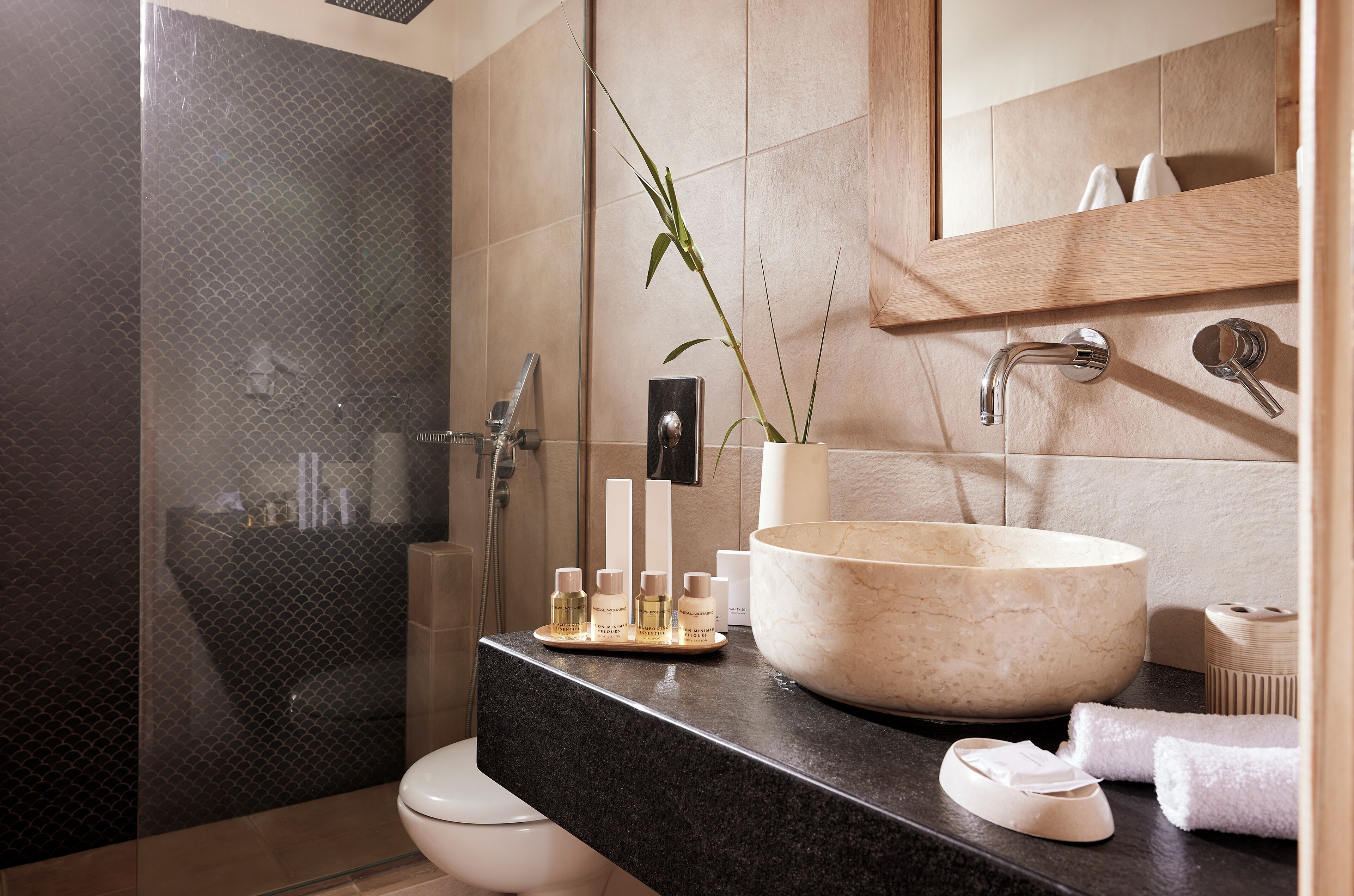 junior suite, sea view | bathroom | shower, rainfall showerhead, free toiletries, hair dryer