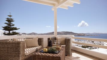 Suite superior, vistas al mar | Terraza o patio