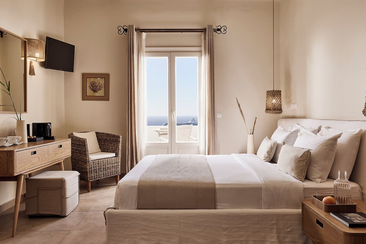 Junior-Suite, Meerblick | 1 Schlafzimmer, hochwertige Bettwaren, Zimmersafe, Bügeleisen/Bügelbrett