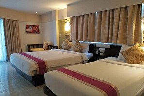 มินิบาร์, ตู้นิรภัยในห้องพัก, โต๊ะทำงาน, Wi-Fi ฟรี