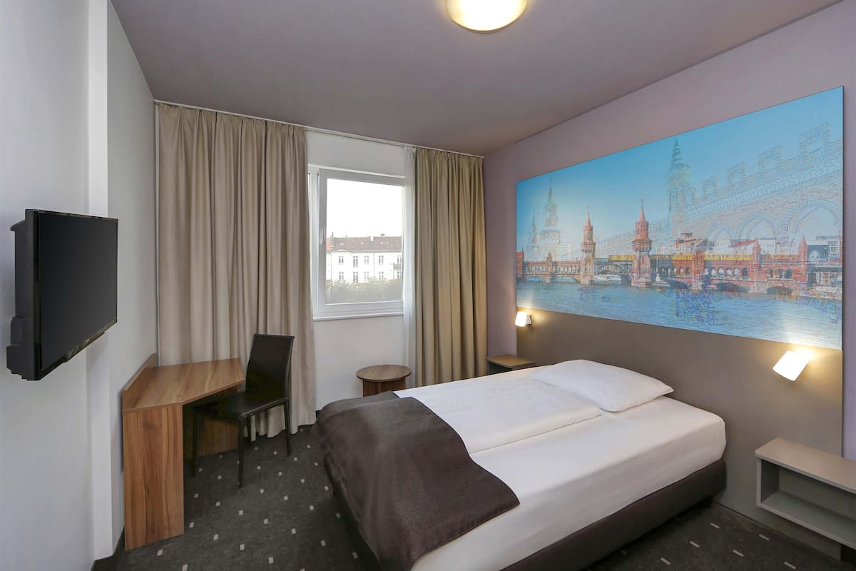 1 bedroom, hypo-allergenic bedding, in-room safe, desk