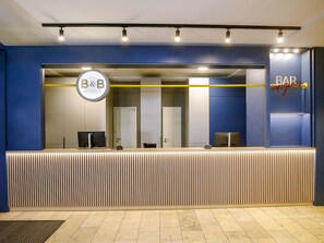 Lobby - B&B Hotel Berlin City-Ost (Berlin)