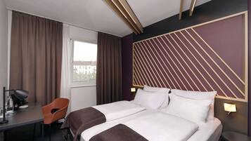 Hypo-allergenic bedding, in-room safe, desk, blackout curtains