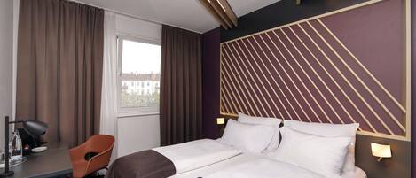 Hypo-allergenic bedding, in-room safe, desk, blackout curtains