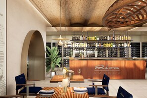 2 restaurants, breakfast served