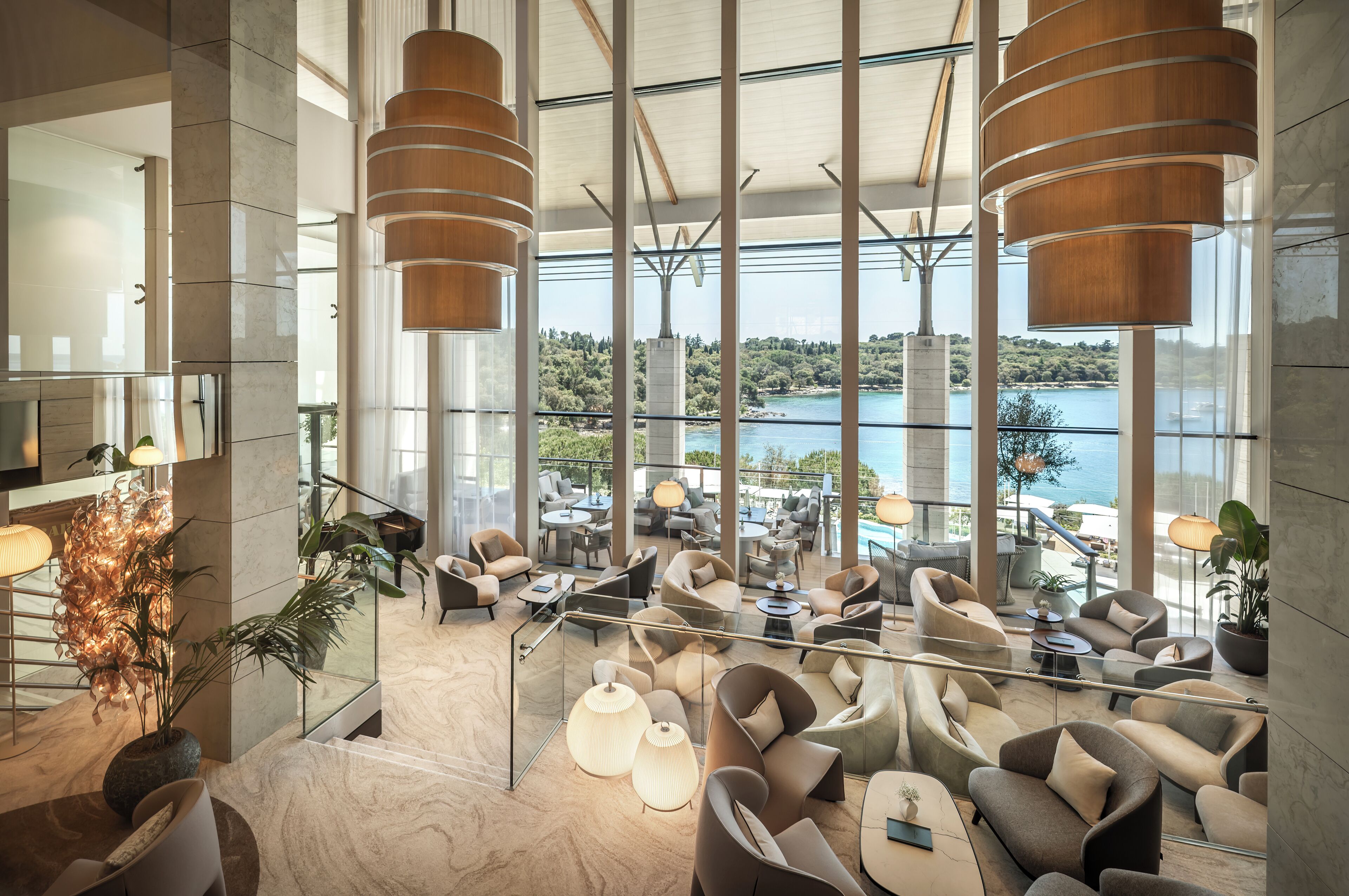 3 bars/lounges, een swim-up bar, een poolbar