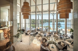 3 bars/lounges, swim-up bar, poolside bar