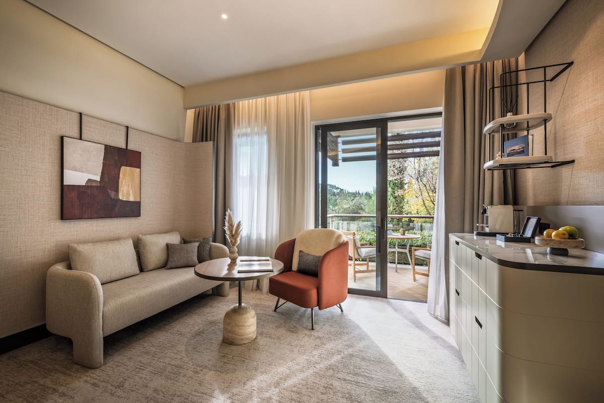 Premium bedding, down comforters, minibar, in-room safe