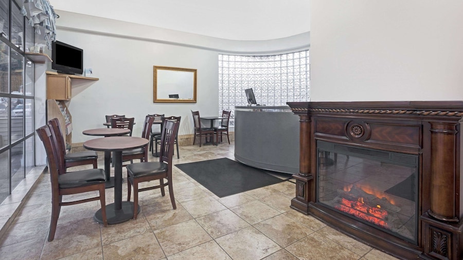 Days Inn by Wyndham Seattle North of Downtown