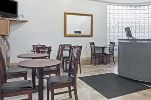 Free daily continental breakfast  - Days Inn by Wyndham Seattle North of Downtown (Seattle)