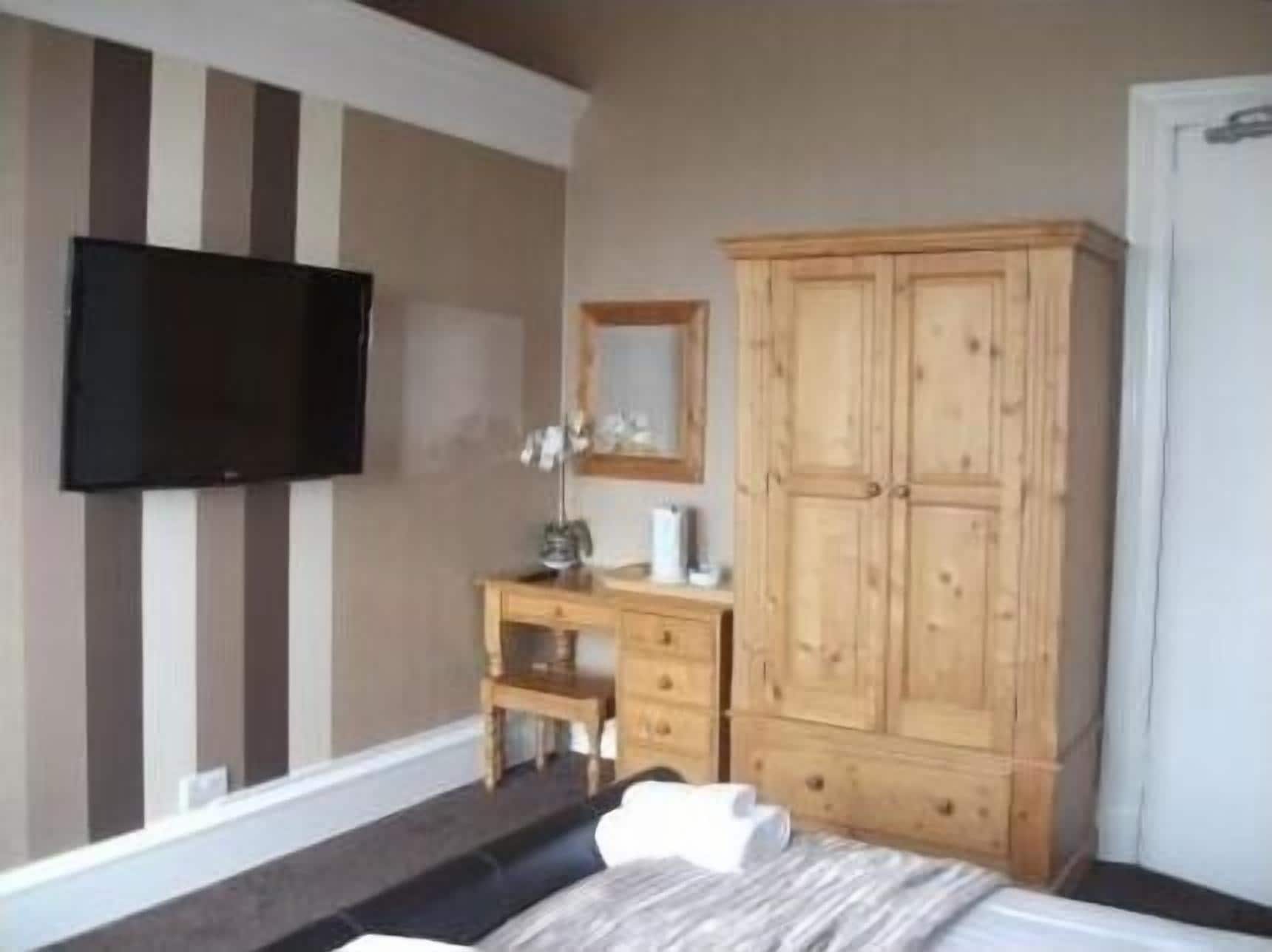 double room, ensuite, sea view | wifi