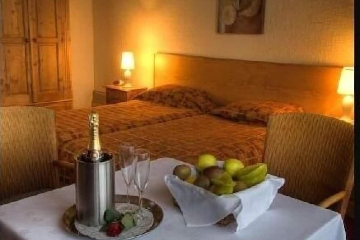 twin room, ensuite | wifi