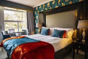 Habitación, vista al mar | Escritorio, tabla de planchar con plancha, wifi gratis y ropa de cama 