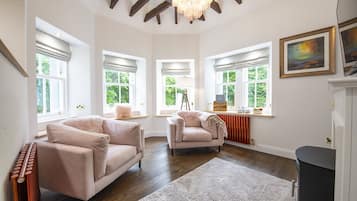 Superior-Doppel- oder -Zweibettzimmer (Garden) | Wohnbereich | Fernseher